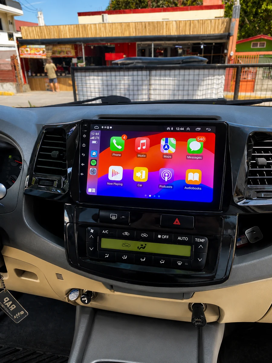Verified Toyota Fortuner 2004–2015 Audiograph installation