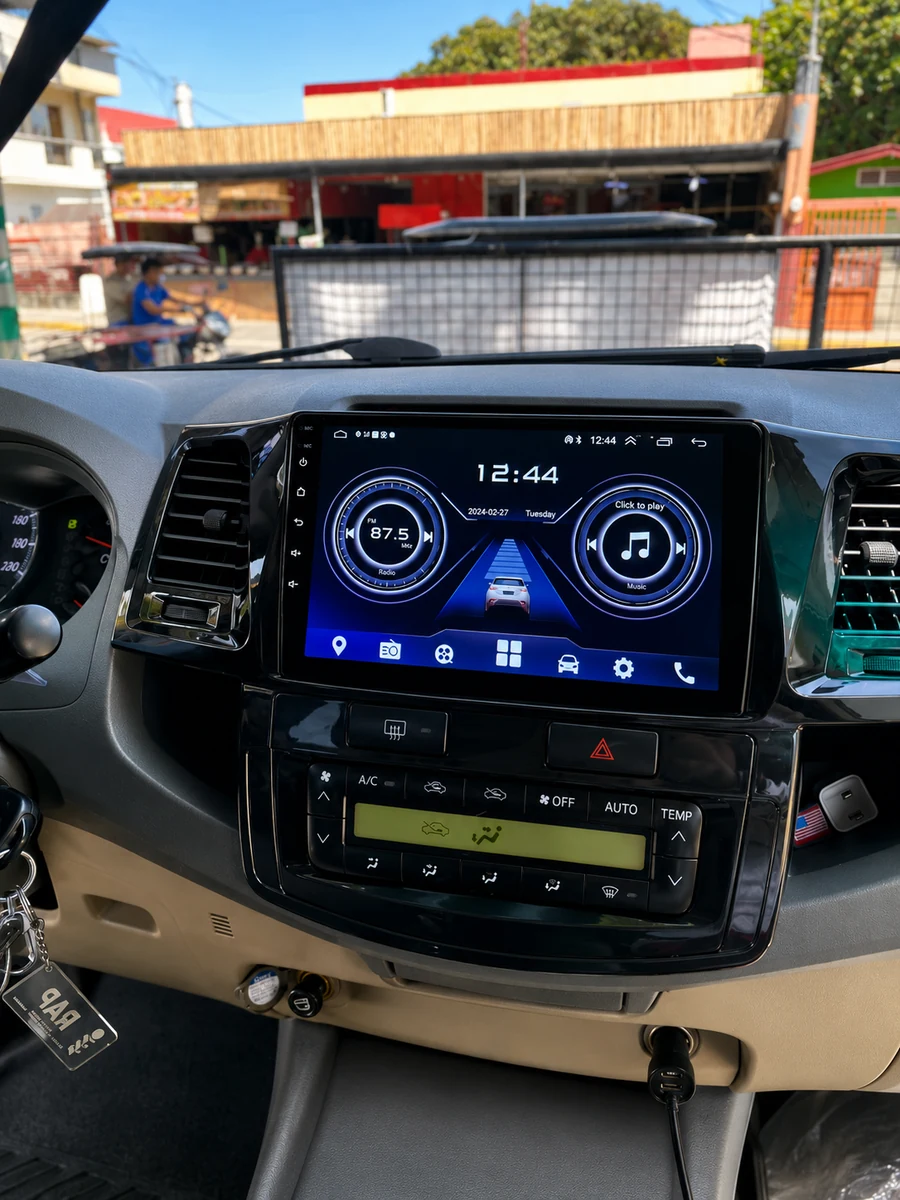 Toyota Fortuner 2004–2015 verified Audiograph installation photo 2